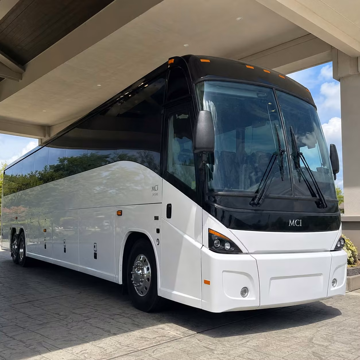 shuttle your entire group to newark liberty international airport without the headache